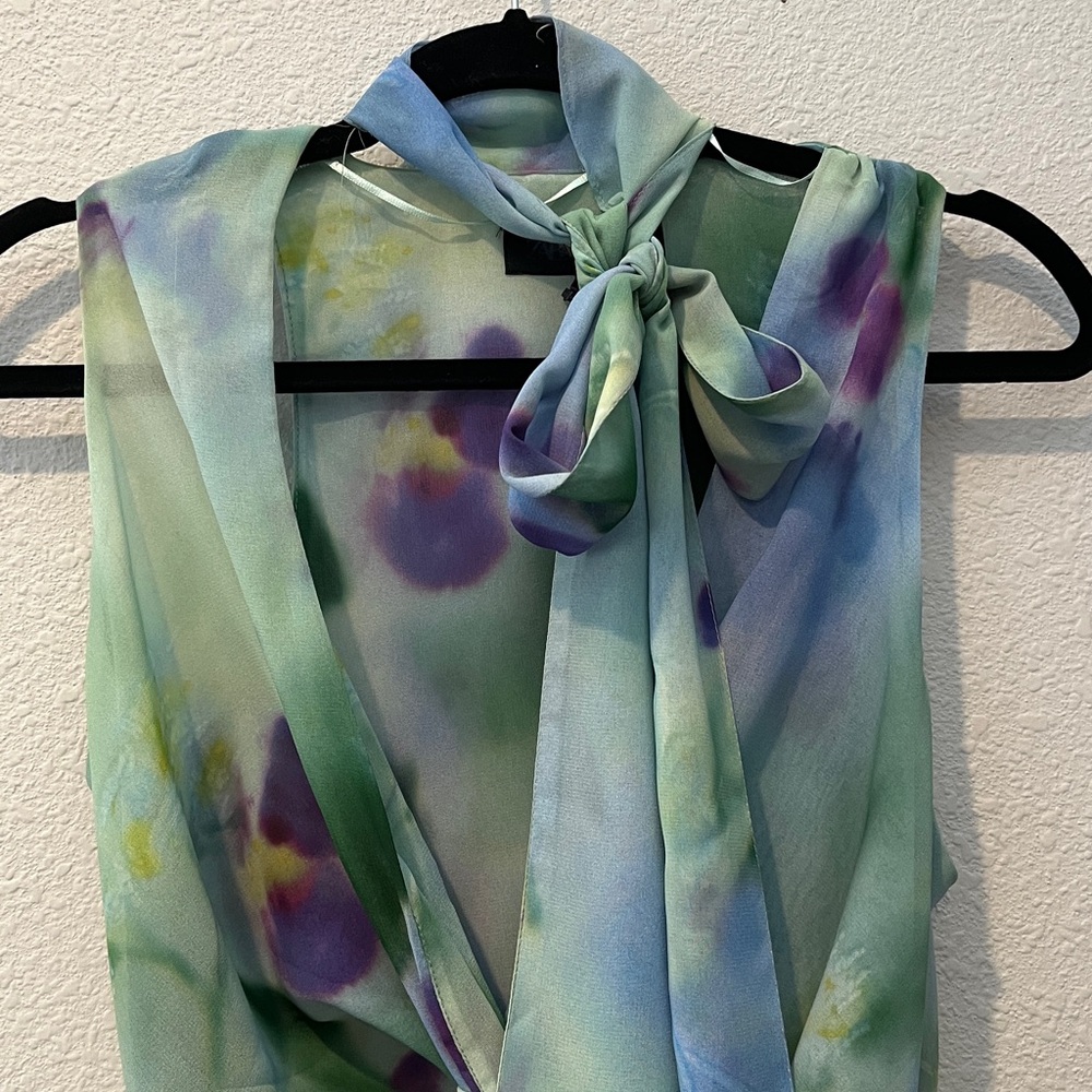 Zara Multicolor Sleeveless Blouse. V-Neck with Bow Tie Neckline
Tie-Dye
Sz SM - Picture 9 of 16